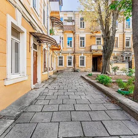 квартира с балконом и 2 спальнями 